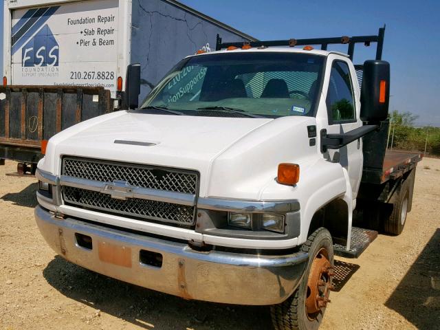 1GBE5C1215F517325 - 2005 CHEVROLET C5500 C5C0 WHITE photo 2