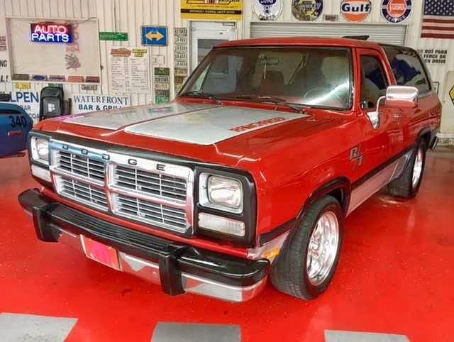 3B4GE17Y3PM128853 - 1993 DODGE RAMCHARGER RED photo 2