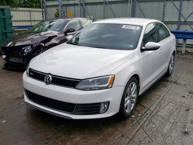 3VW4A7AJ3CM090872 - 2012 VOLKSWAGEN JETTA GLI WHITE photo 2