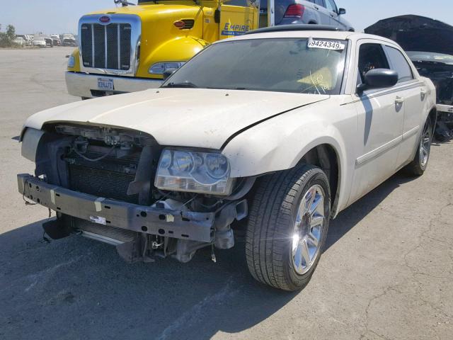 2C3JA43R15H607521 - 2005 CHRYSLER 300 BURN photo 2