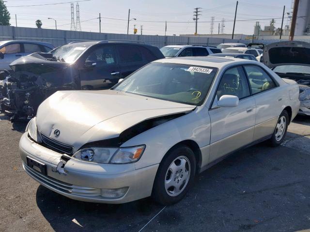 JT8BF28G2X5067909 - 1999 LEXUS ES 300 WHITE photo 2