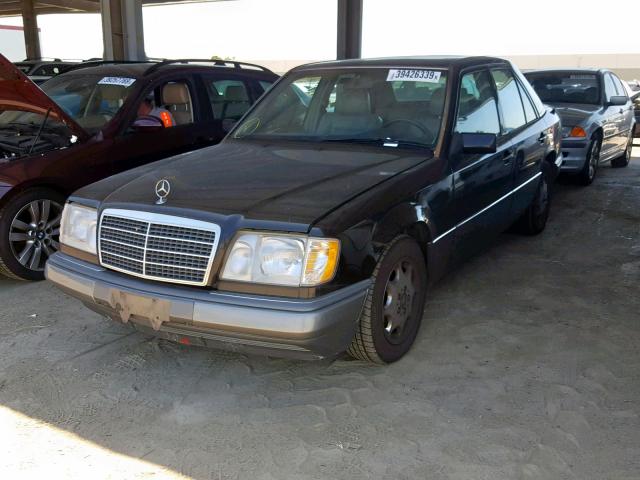 WDBEA32E0RC049495 - 1994 MERCEDES-BENZ E 320 BLACK photo 2