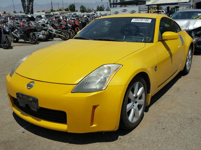 JN1AZ34D75M606360 - 2005 NISSAN 350Z COUPE YELLOW photo 2