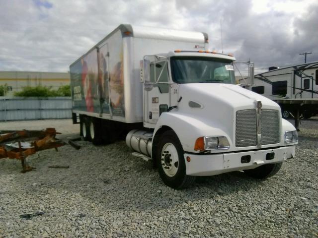 2NKMHN7X18M210288 - 2008 KENWORTH CONSTRUCTI WHITE photo 1