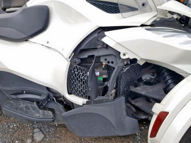 2BXNBDD26FV003381 - 2015 CAN-AM SPYDER ROA WHITE photo 7