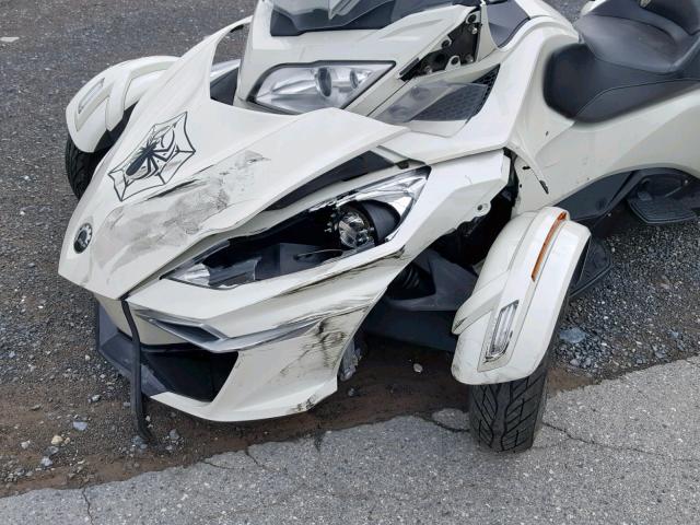 2BXNBDD26FV003381 - 2015 CAN-AM SPYDER ROA WHITE photo 9