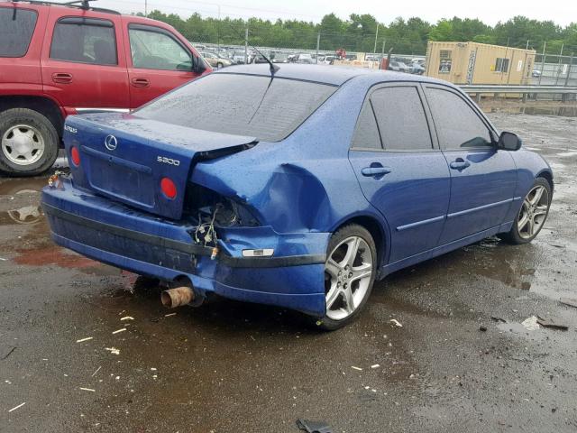 JTHBD192320041229 - 2002 LEXUS IS 300 BLUE photo 4