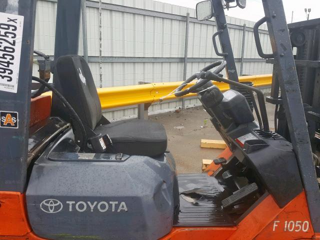 85610 - 2004 TOYOTA FORKLIFT ORANGE photo 5