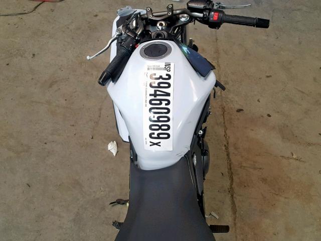 JKAEXEE10FDA19792 - 2015 KAWASAKI EX650 E WHITE photo 5