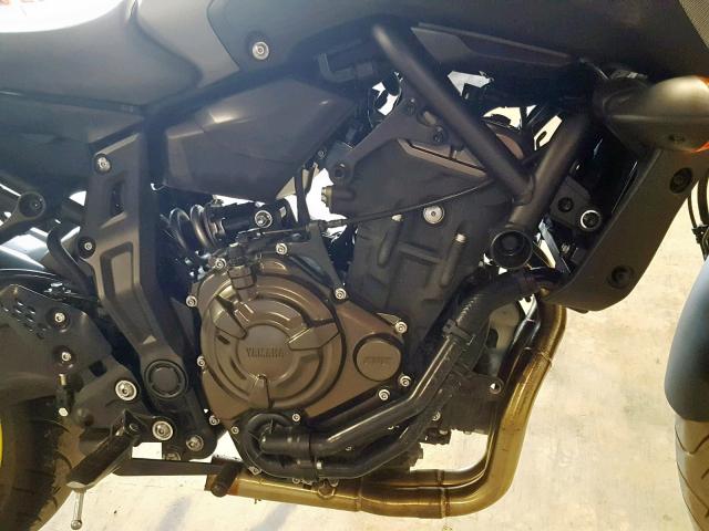 JYARM27E3JA000378 - 2018 YAMAHA MT07 CHARCOAL photo 7