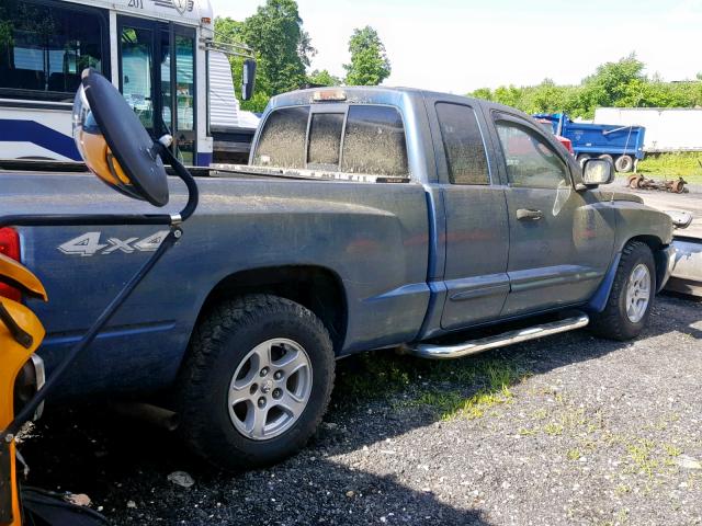 1D7HW42N35S204939 - 2005 DODGE DAKOTA SLT BLUE photo 4