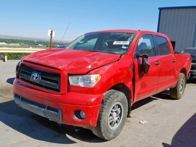 5TFDW5F10BX161150 - 2011 TOYOTA TUNDRA CRE RED photo 2