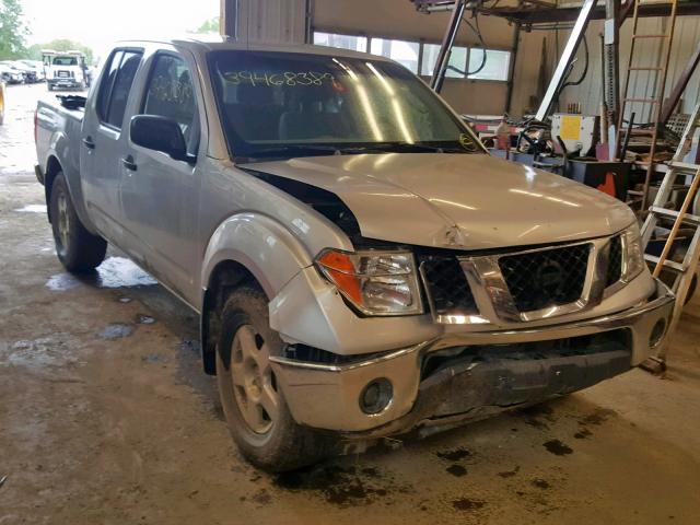 1N6AD07W27C460916 - 2007 NISSAN FRONTIER C SILVER photo 1