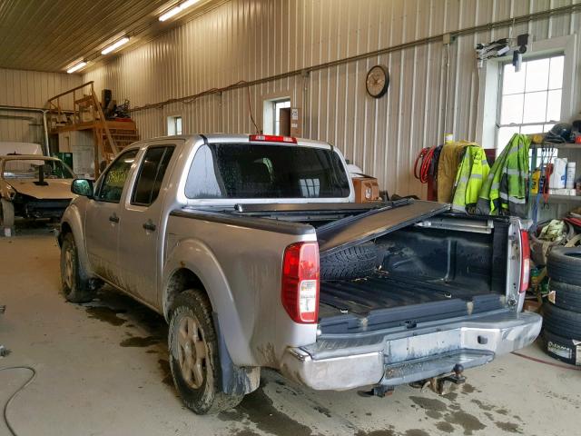 1N6AD07W27C460916 - 2007 NISSAN FRONTIER C SILVER photo 3