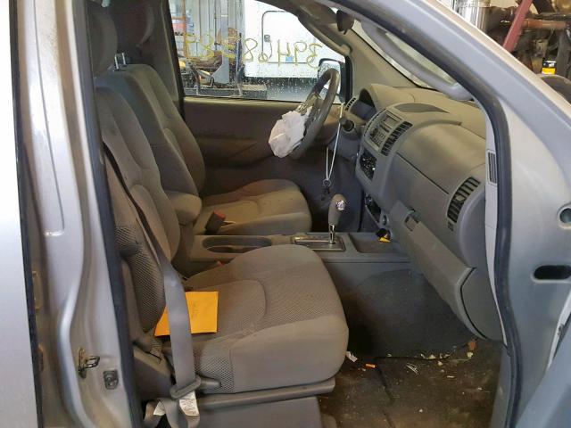 1N6AD07W27C460916 - 2007 NISSAN FRONTIER C SILVER photo 5