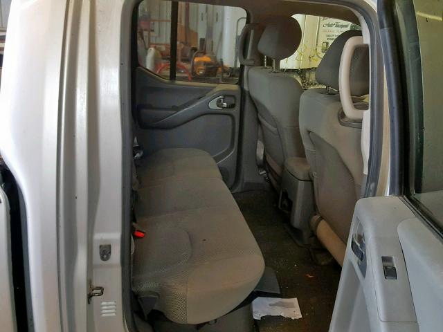 1N6AD07W27C460916 - 2007 NISSAN FRONTIER C SILVER photo 6