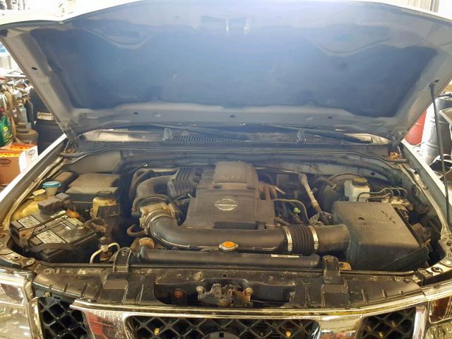 1N6AD07W27C460916 - 2007 NISSAN FRONTIER C SILVER photo 7