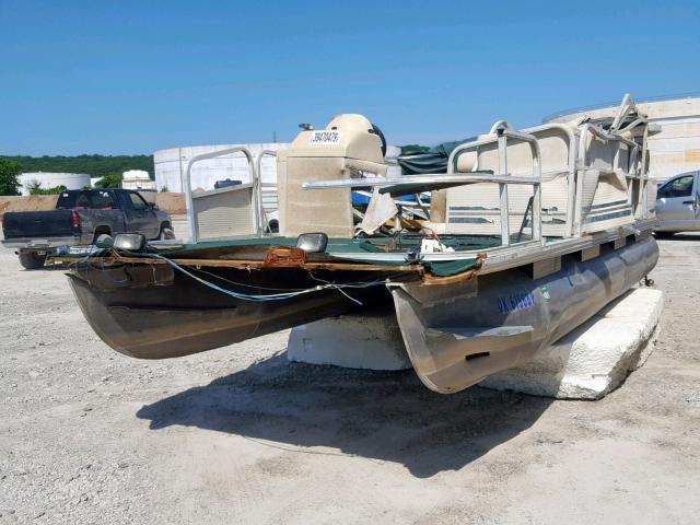 KE104242L899 - 1999 HARM BOAT WHITE photo 2