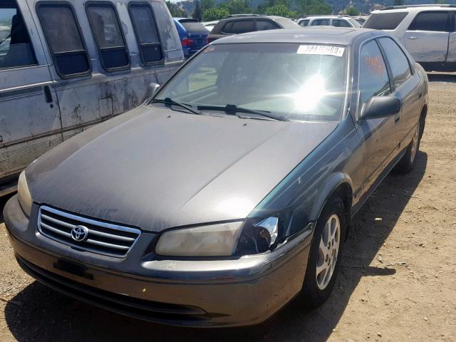 JT2BG22K1Y0401737 - 2000 TOYOTA CAMRY CE GRAY photo 2