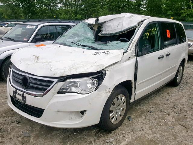 2C4RVAAG5CR217578 - 2012 VOLKSWAGEN ROUTAN S WHITE photo 2