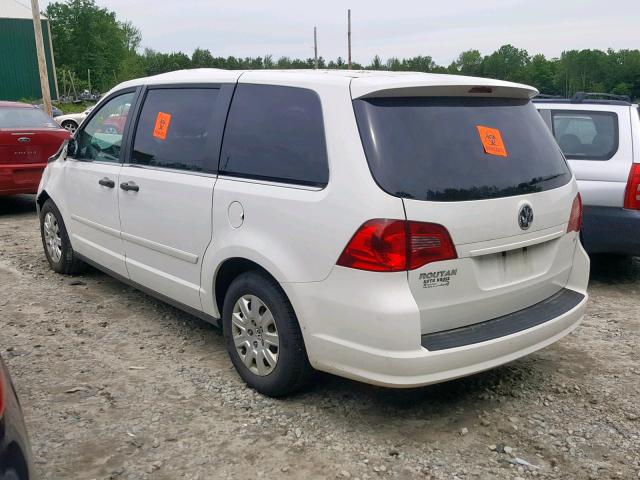 2C4RVAAG5CR217578 - 2012 VOLKSWAGEN ROUTAN S WHITE photo 3