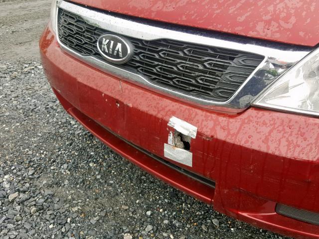 KNDMG4C79C6465715 - 2012 KIA SEDONA LX RED photo 9