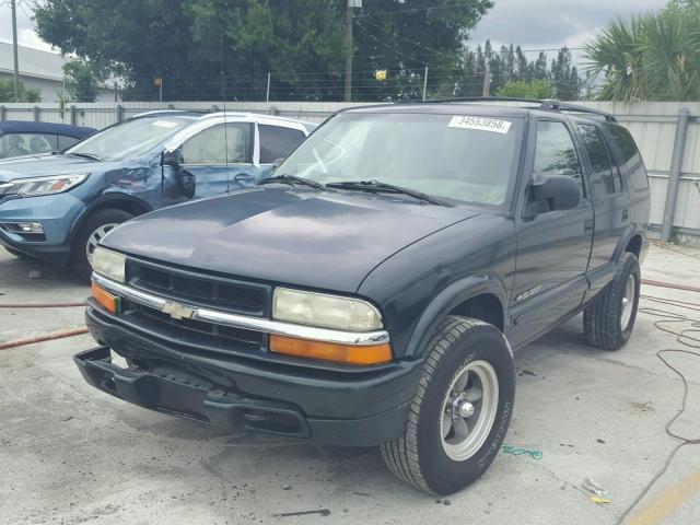 1GNDT13W02K181128 - 2002 CHEVROLET BLAZER GREEN photo 2