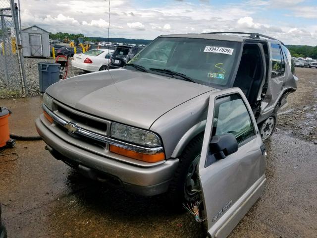 1GNDT13W92K172945 - 2002 CHEVROLET BLAZER BEIGE photo 2