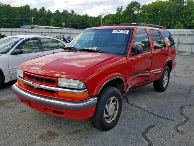 1GNDT13W51K250359 - 2001 CHEVROLET BLAZER RED photo 2