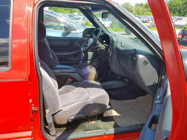 1GNDT13W51K250359 - 2001 CHEVROLET BLAZER RED photo 5