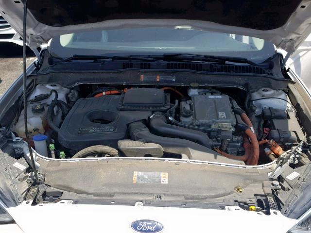 3FA6P0SU2HR209702 - 2017 FORD FUSION TIT WHITE photo 7