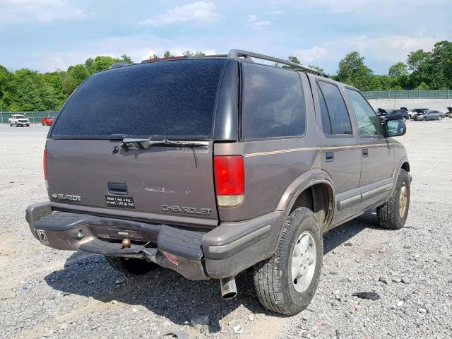 1GNDT13W1W2217558 - 1998 CHEVROLET BLAZER BROWN photo 4