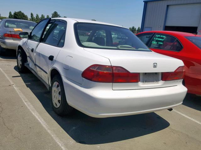 1HGCF8644WA146880 - 1998 HONDA ACCORD DX WHITE photo 3