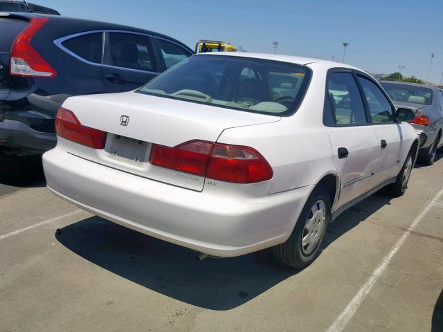 1HGCF8644WA146880 - 1998 HONDA ACCORD DX WHITE photo 4