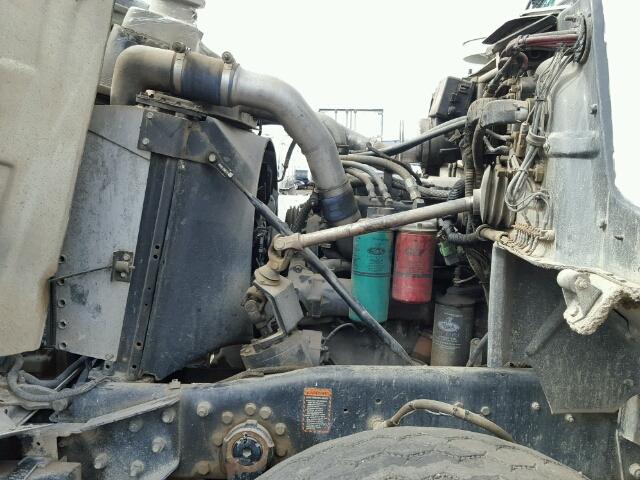 1M2B209C3YM026348 - 2000 MACK 600 DM600 WHITE photo 7