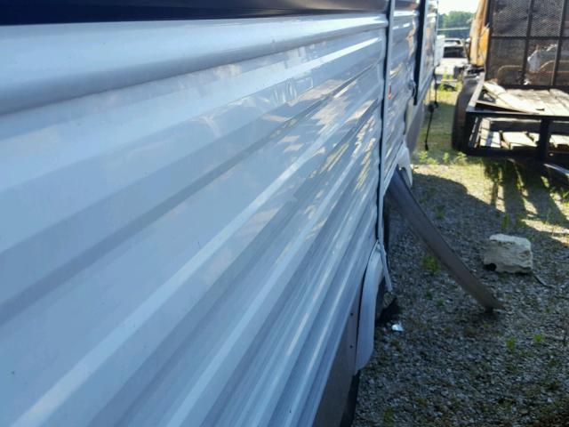 71Z03BB196046217 - 2008 COACH TRAILER WHITE photo 9