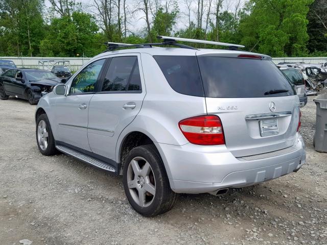 4JGBB72E08A332008 - 2008 MERCEDES-BENZ ML 550 SILVER photo 3