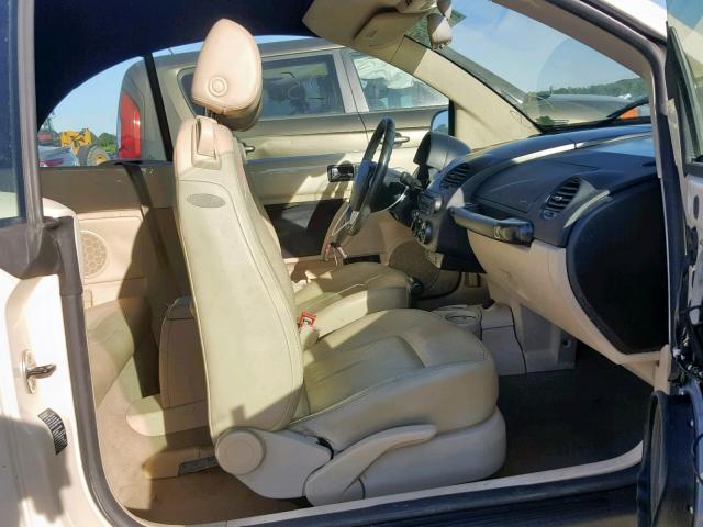 3VWCM31Y04M351546 - 2004 VOLKSWAGEN NEW BEETLE კრემისფერი ფოტო 5