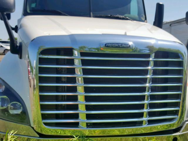 1FUJGLDR6DSBV1294 - 2013 FREIGHTLINER CASCADIA 1 Սպիտակ լուսանկար 7