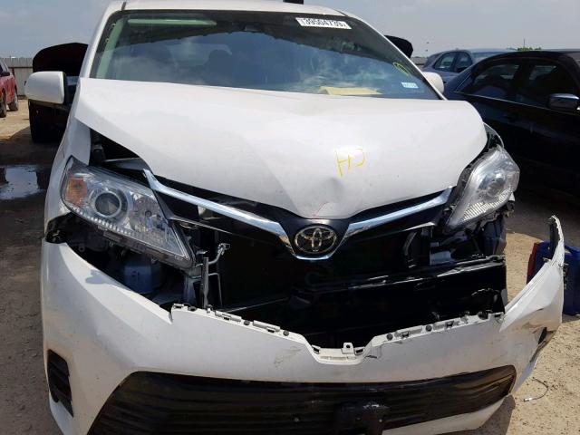 5TDKZ3DC7JS930383 - 2018 TOYOTA SIENNA LE WHITE photo 9