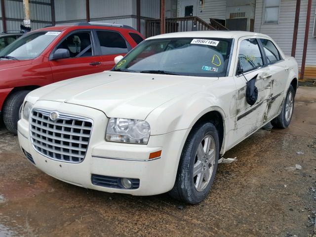 2C3LK53G76H423146 - 2006 CHRYSLER 300 TOURIN CREAM photo 2