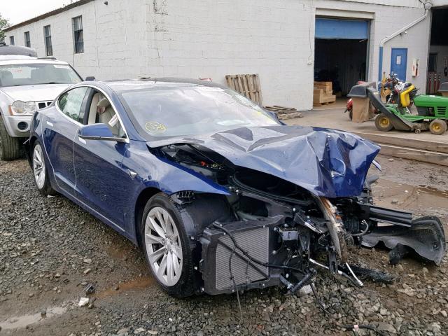 5YJSA1E28JF241636 - 2018 TESLA MODEL S أزرق صورة 9