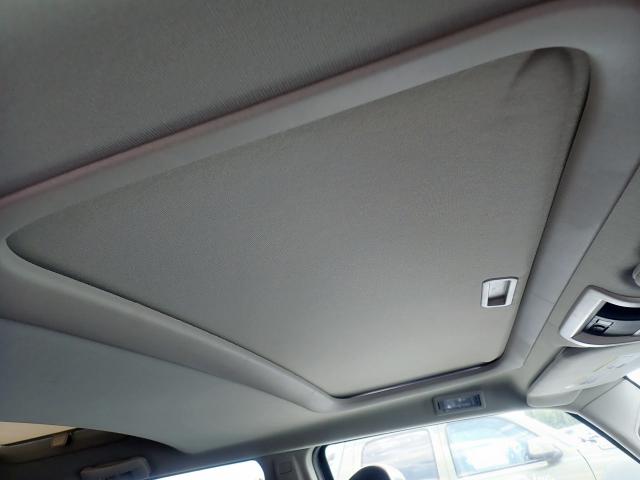 1J4RG4GT6AC137268 - 2010 JEEP COMMANDER WHITE photo 9