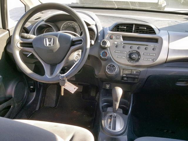 JHMGE8H22AS020517 - 2010 HONDA FIT WHITE photo 9