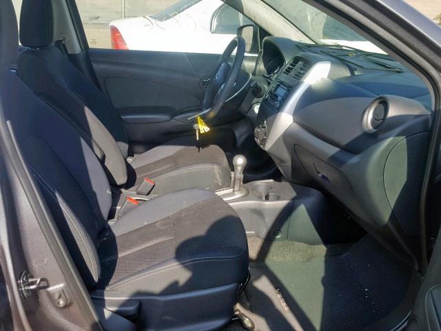 3N1CN7AP4GL911001 - 2016 NISSAN VERSA S GRAY photo 5