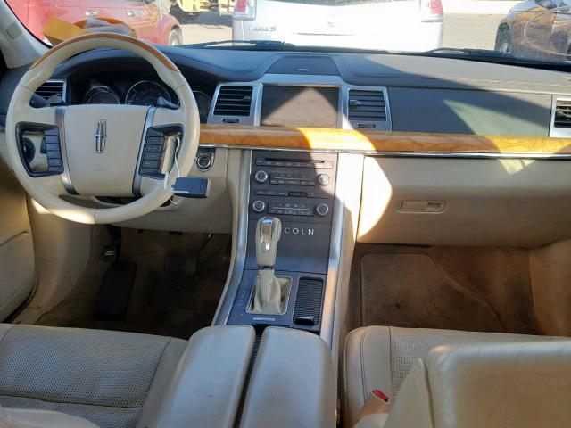 1LNHL9DR3AG610857 - 2010 LINCOLN MKS WHITE photo 9