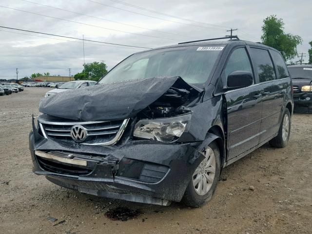 2C4RVABGXCR393492 - 2012 VOLKSWAGEN ROUTAN SE BLACK photo 2