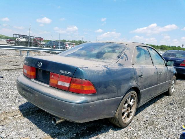 JT8BF22G7V0034164 - 1997 LEXUS ES 300 GREEN photo 4