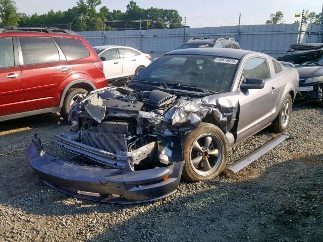 1ZVFT82HX65266234 - 2006 FORD MUSTANG GT SILVER photo 2