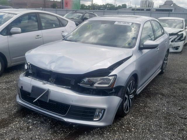 3VW4S7AJ4EM220111 - 2014 VOLKSWAGEN JETTA GLI SILVER photo 2